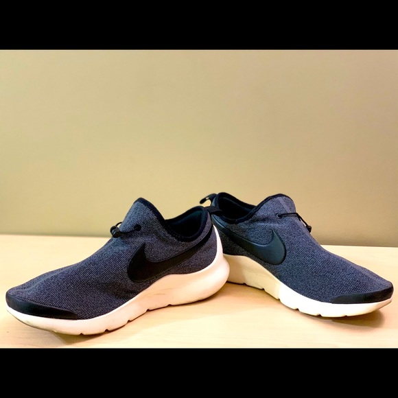 Nike Aptare SE “Black SE” - Picture 1 of 5